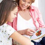 Casa si Gradina - Decoratiuni - DIY - Articole mercerie - Kit profesional de broderie, 50 fire colorate, 5 cercuri bambus, 30 ace + alte accesorii, marca ssmedia - Infinity.ro