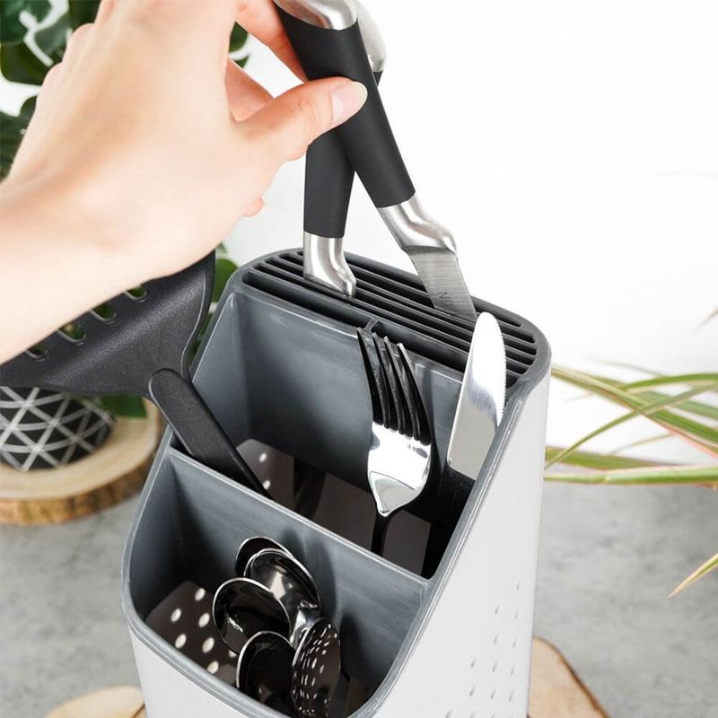 Casa si Gradina - Bucatarie si vesela - Organizare si depozitare bucatarie - Suporturi tacamuri si vase - Suport pentru Tacamuri si Ustensile de Bucatarie Alb 14x14x23cm - Infinity.ro