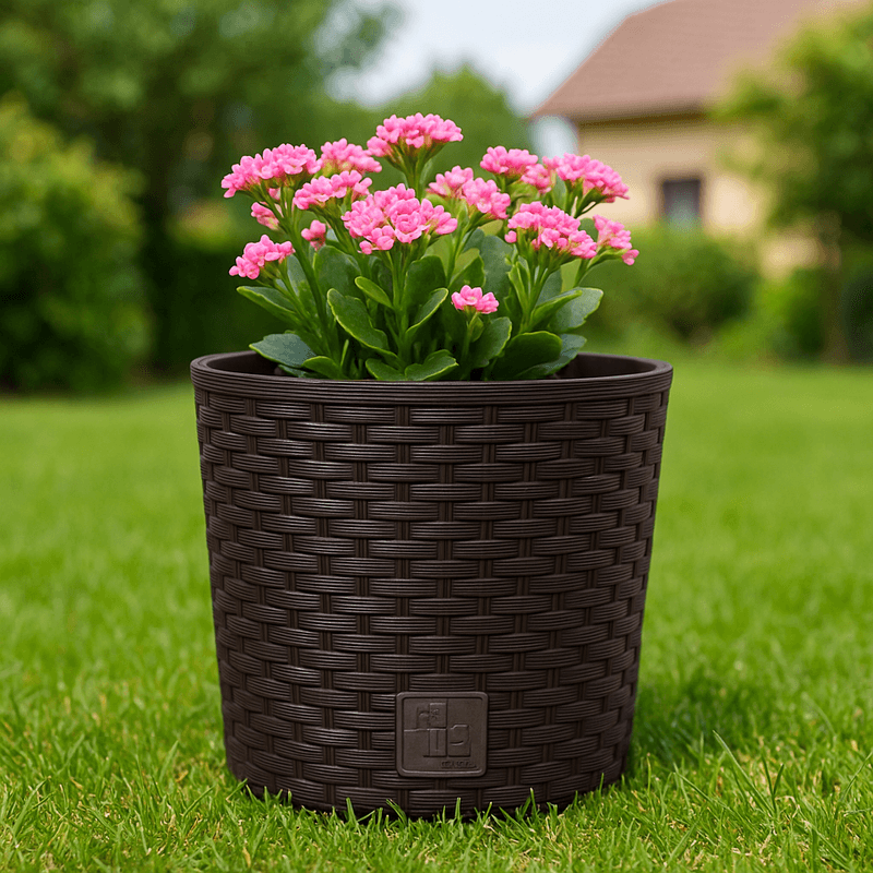 Casa si Gradina - Gradinarit si plante - Plante si ghivece - Ghivece si suporturi - Ghiveci rotund maro inchis, plastic rezistent, imitatie ratan, diametru 20 cm, inaltime 19 cm - Infinity.ro