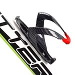 Sport si Outdoor - Ciclism - Accesorii pentru biciclete - Suporturi accesorii biciclete - Suport universal bidon bicicleta, plastic dur imitatie carbon, compatibil MTB sosea, fixare sigura, usor, rezistent - Infinity.ro