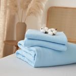 Casa si Gradina - Textile si covoare - Lenjerii de pat - Seturi de lenjerie - Lenjerie pat bumbac muselina, set cu husa pilota dubla 220x240, 2 fete perna 65x65, cu fermoar,  moale, albastru deschis - Infinity.ro