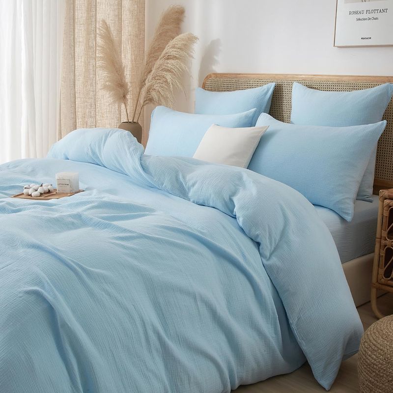 Casa si Gradina - Textile si covoare - Lenjerii de pat - Seturi de lenjerie - Lenjerie pat bumbac muselina, set cu husa pilota dubla 260x240, 2 fete perna 65x65, cu fermoar, moale, albastru deschis - Infinity.ro