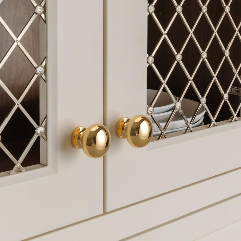 Casa si Gradina - Mobilier - Feronerie si accesorii mobila - Set 5 manere mobilier rotunde, aurii, diametru 28.3 mm, pentru sertare dulap, bucatarie, comoda, dressing, aliaj zinc - Infinity.ro