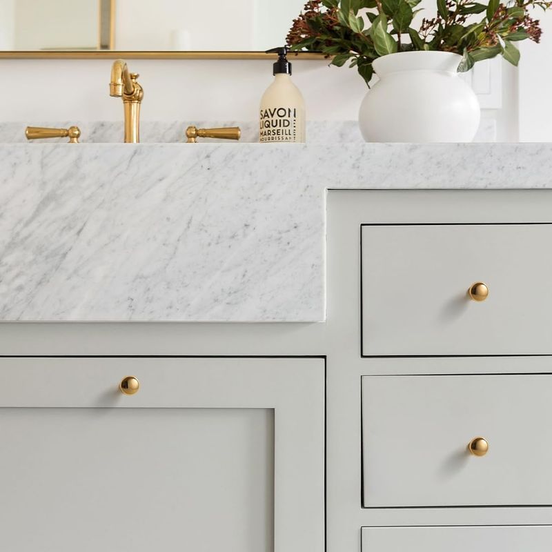 Casa si Gradina - Mobilier - Feronerie si accesorii mobila - Set 5 manere mobilier rotunde, aurii, diametru 28.3 mm, pentru sertare dulap, bucatarie, comoda, dressing, aliaj zinc - Infinity.ro