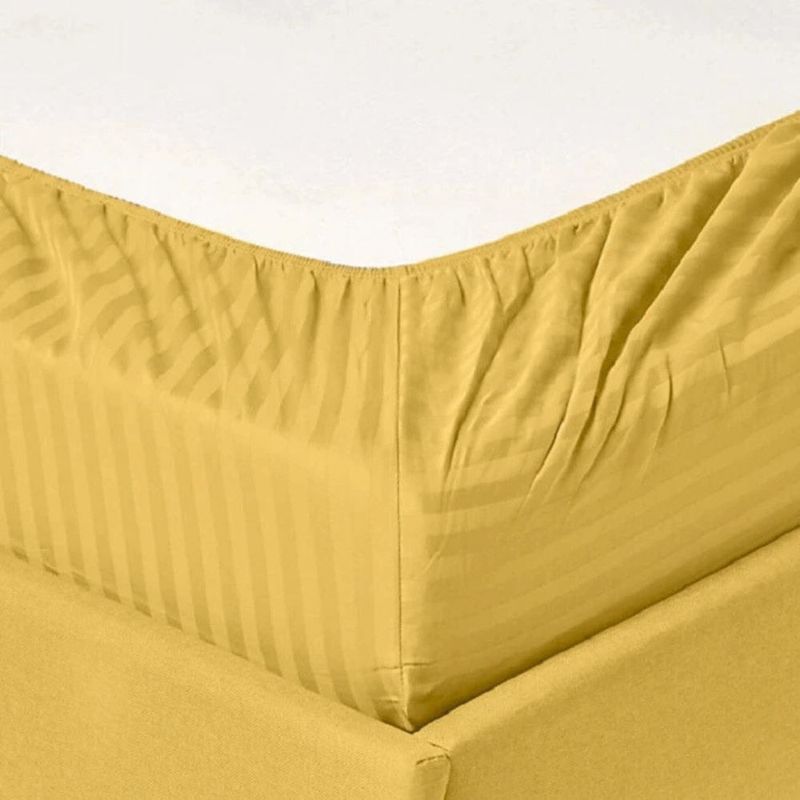 Casa si Gradina - Textile si covoare - Lenjerii de pat - Protectie saltea - Husa de pat cu elastic Kotonia Home Deco, 100% bumbac, Damasc Saten, dimensiune dungi 1 cm, Mustar, 180x200+25 cm - Infinity.ro