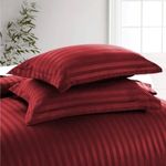 Casa si Gradina - Textile si covoare - Lenjerii de pat - Fete de perna - Set 2 fete de perna Kotonia Home Deco - Damasc Saten - 100% bumbac, dimensiune dungi 1 cm, Bordo, 70x70 cm - Infinity.ro