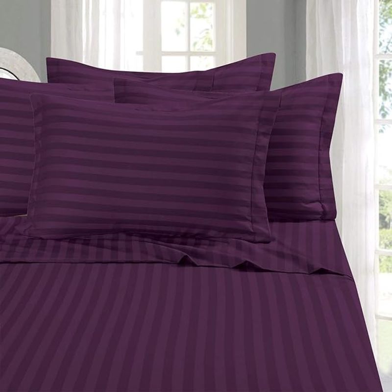 Casa si Gradina - Textile si covoare - Lenjerii de pat - Cearceafuri de pat - Cearceaf de pat Kotonia Home Deco, 100% bumbac, Damasc Saten, dimensiune dungi 1 cm, Violet, 220x240 cm - Infinity.ro