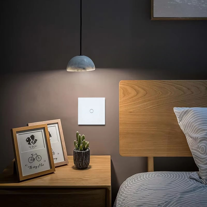 Casa si Gradina - Electrice - Distributie electrica si comanda - Intrerupatoare - Intrerupator touch cap scara, cap cruce iUni 1F, Sticla securizata, LED, Alb - Infinity.ro