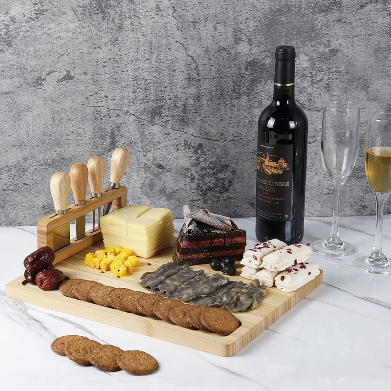 Casa si Gradina - Bucatarie si vesela - Vesela si tacamuri - Platouri de bucatarie - Set servire aperitive si branzeturi, 5 piese, cutite si ustensile pentru servire din inox, bambus, 35.8x28x1.5cm - Infinity.ro