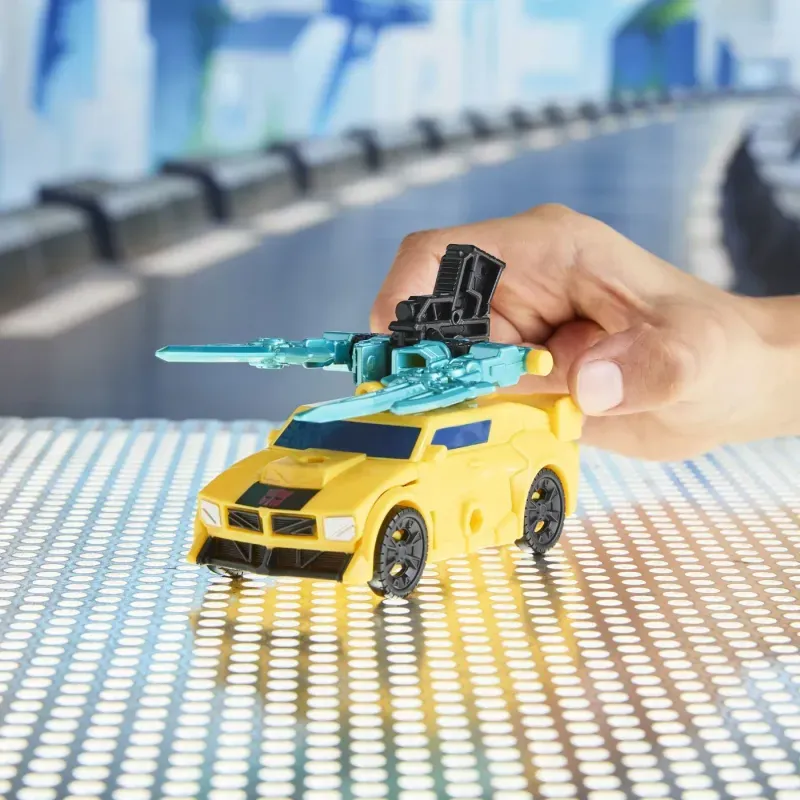 Jucarii, Copii si Bebe - Jucarii si jocuri - Figurine - Transformers Cyberworld Robot Bumblebee Blindat Transformabil - Infinity.ro