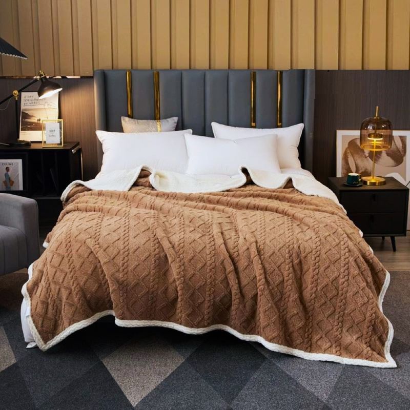 Casa si Gradina - Textile si covoare - Pături și cuverturi - Cuverturi - Cuvertura Soft Cocolino doua straturi - dimensiune 200x230 cm si fete perna decor 60x60 cm, 100% microfibra, ciocolata - Infinity.ro