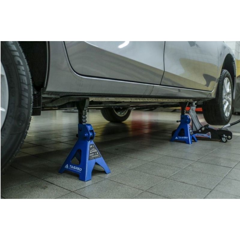 Auto si Moto - Reparatii si depanare - Scule auto - Echipamente de ridicare si sprijin - Cric hidraulic 2,5T + suporti auto 3T, set complet - Infinity.ro