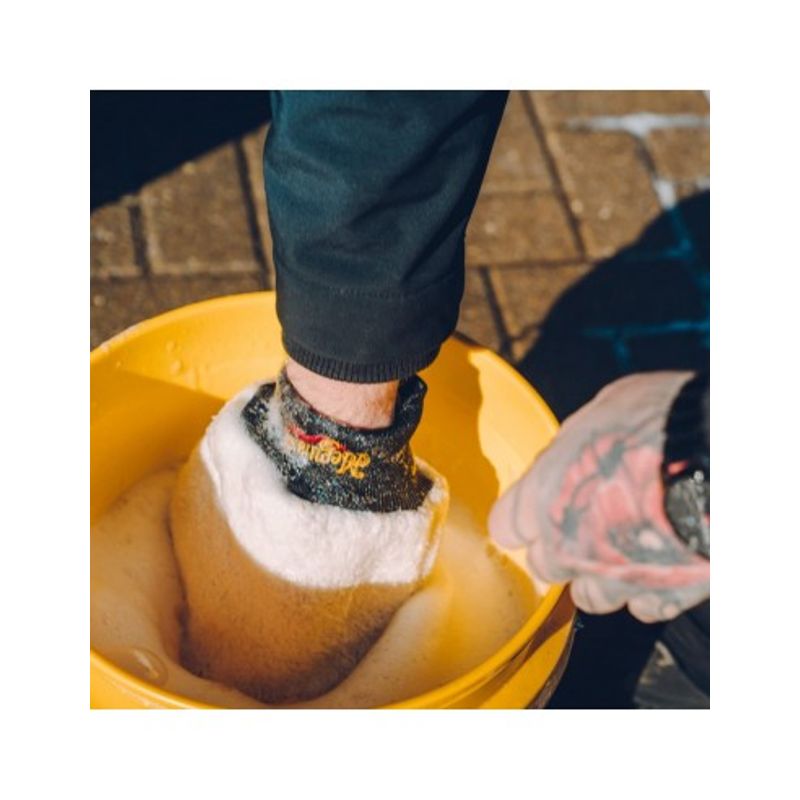 Auto si Moto - Intretinere auto - Detergenti auto - Sampon Auto Meguiar's Gold Class Car Wash Shampoo & Conditioner  476 ml - Infinity.ro