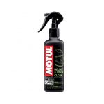 Auto si Moto - Intretinere auto - Detergenti auto - Solutie curatare casca si viziera Motul Helmet & Visor Clean M1 250ml - Infinity.ro