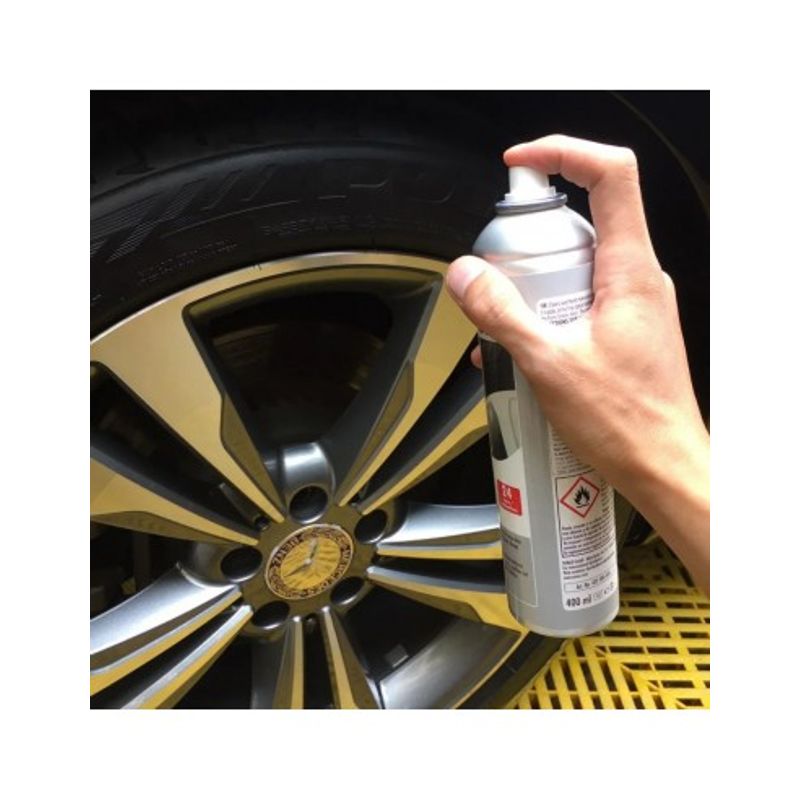 Auto si Moto - Intretinere auto - Produse curatare auto - Spray curatarea si protejarea anvelopelor Sonax Tyre Care  400ml - Infinity.ro