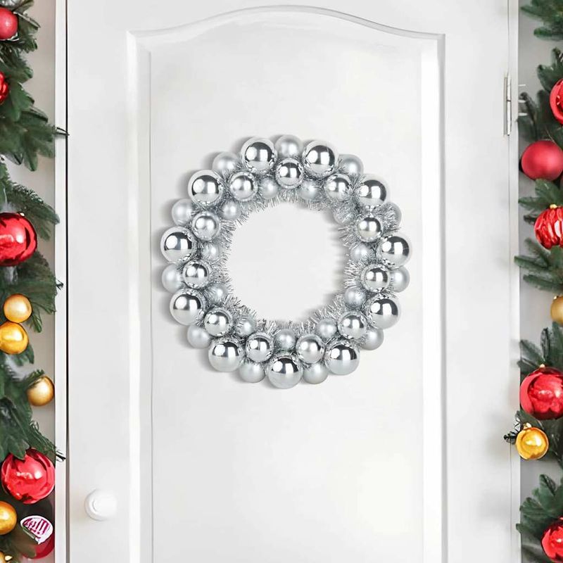 Casa si Gradina - Decoratiuni - Decoratiuni de sezon - Coronite cu globuri de Craciun 2 pcs Argintiu 33 x 33 x 7 cm - Infinity.ro