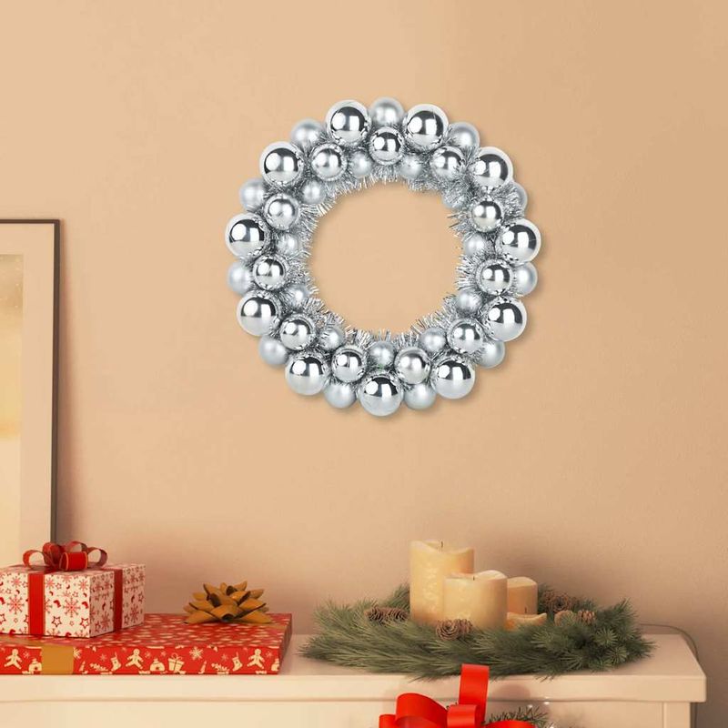 Casa si Gradina - Decoratiuni - Decoratiuni de sezon - Coronite cu globuri de Craciun 2 pcs Argintiu 33 x 33 x 7 cm - Infinity.ro