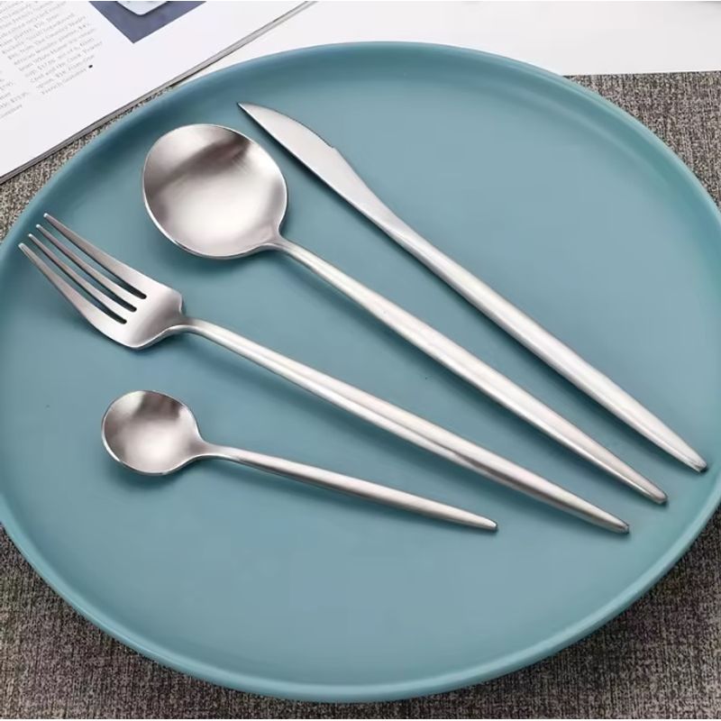 Casa si Gradina - Bucatarie si vesela - Vesela si tacamuri - Tacamuri si seturi - Set tacamuri in stil portughez 24 piese, argintiu - Infinity.ro