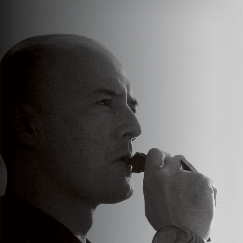 Sport si Outdoor - Accesorii si echipamente sportive - Accesorii antrenament si tabele tactice - Fluier profesional pentru fotbal Molten VALKEEN  recomandat FIFA - Infinity.ro