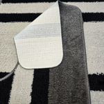 Casa si Gradina - Textile si covoare - Covoare - Covorase baie - Set 2 covorase baie – cu membrana antiderapanta, 100% fibre sintetice, negru, 50×40 cm, 50×80 cm, Sandy Criptik - Infinity.ro