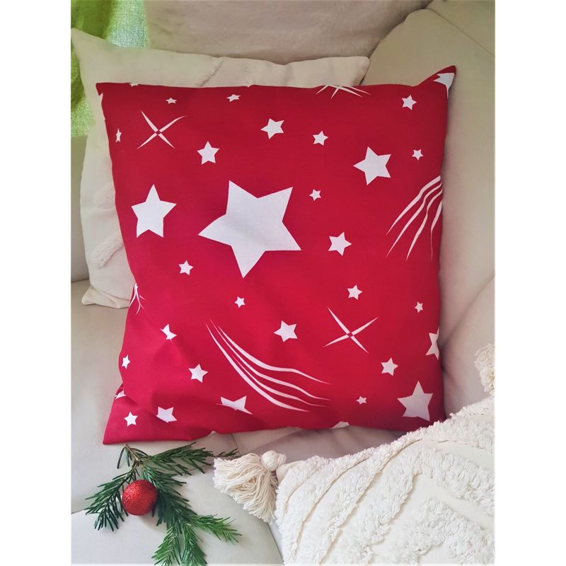 Casa si Gradina - Textile si covoare - Lenjerii de pat - Fete de perna - Fata de perna decor Kotonia Home Stars - 50x50 cm, 100% bumbac, rosie cu motive de Craciun - Infinity.ro