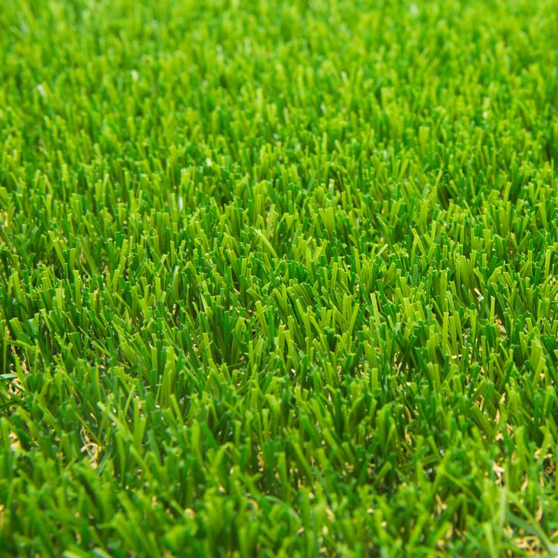 Casa si Gradina - Decoratiuni - Decoratiuni de sezon - Iarba artificiala – 2 m x 25 m – cu lungimea fibrei de 35 mm – pret / m2 - Infinity.ro