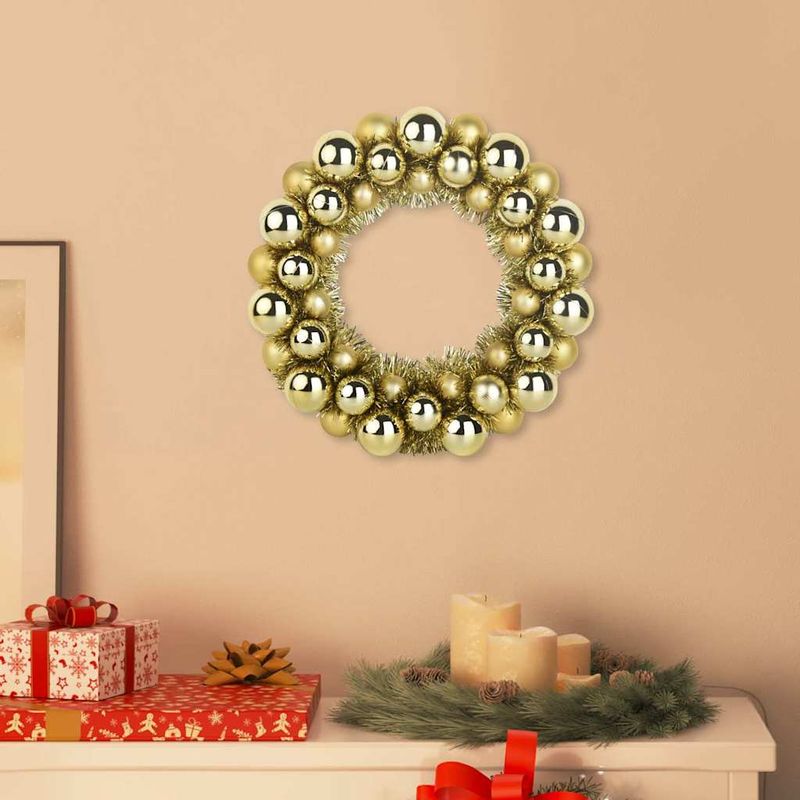 Casa si Gradina - Decoratiuni - Decoratiuni de sezon - Coronite cu globuri de Craciun 2 pcs Auriu 33 x 33 x 7 cm - Infinity.ro