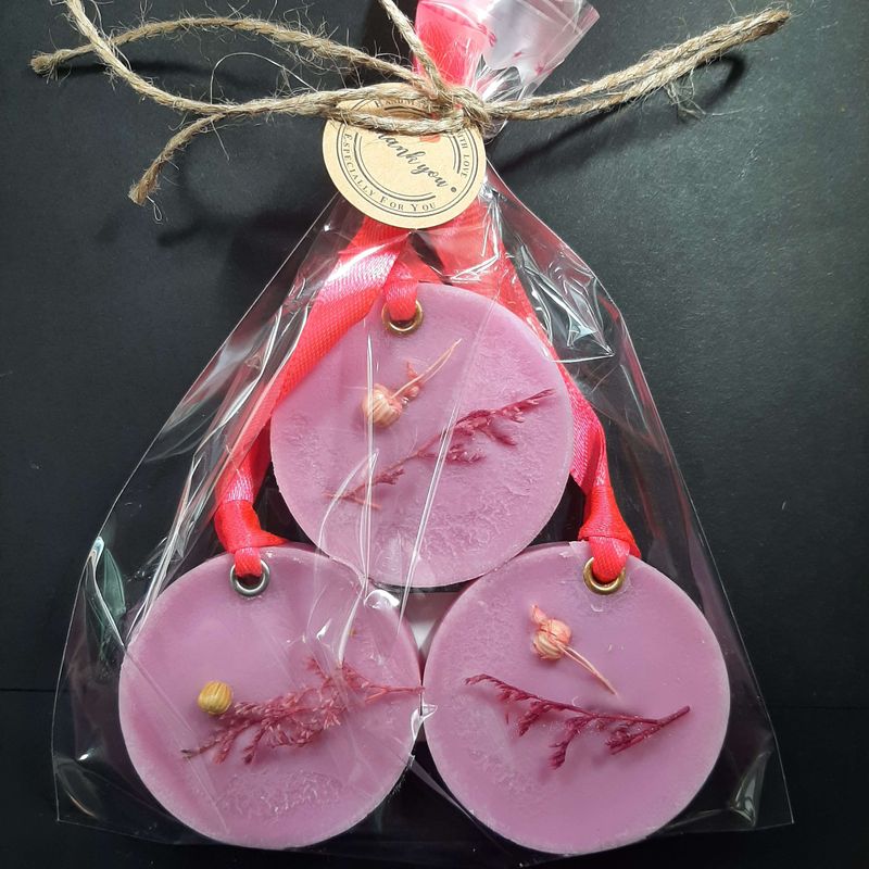 Casa si Gradina - Decoratiuni - Aromaterapie si lumanari - Odorizante camera - Set 3 Tablete Parfumate dulap haine, Odorizant, Flower Kiss – Trandafir, Iasomie, Frezie, handmade, ceara soia, 70g - Infinity.ro