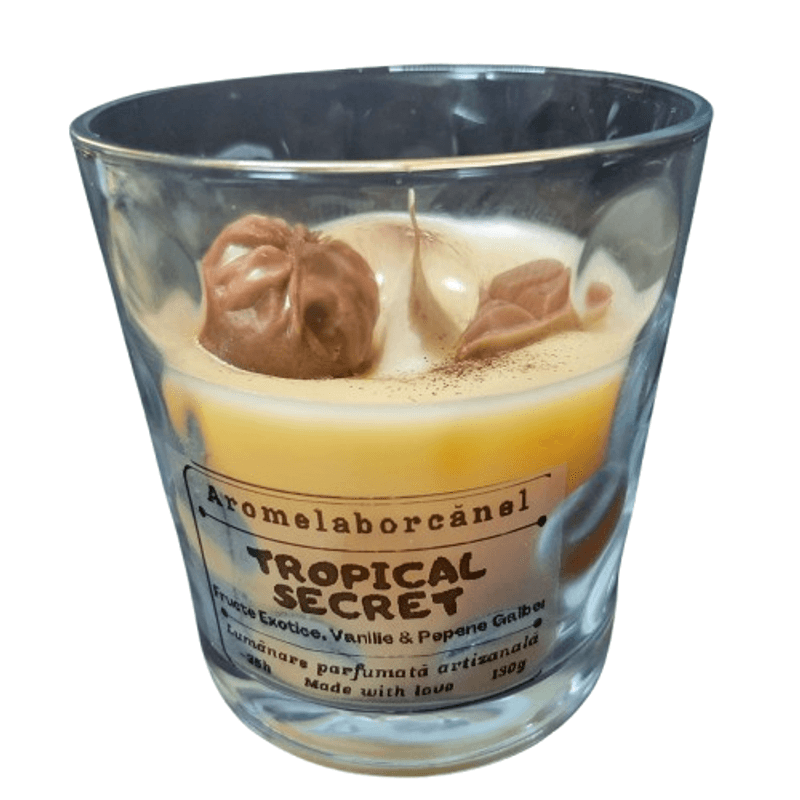 Casa si Gradina - Decoratiuni - Aromaterapie si lumanari - Lumanari si candele - Lumânare parfumată cu fitil lemn, Tropical Secret – Fructe Exotice, Vanilie, Pepene Galben, handmade, 130g - Infinity.ro
