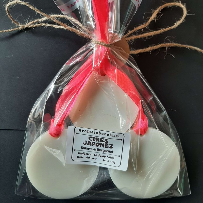 Casa si Gradina - Decoratiuni - Aromaterapie si lumanari - Odorizante camera - Set 3 Tablete Parfumate dulap haine, Odorizant, Cires Japonez – Sakura, Bergamot, handmade, ceară soia, 70g - Infinity.ro