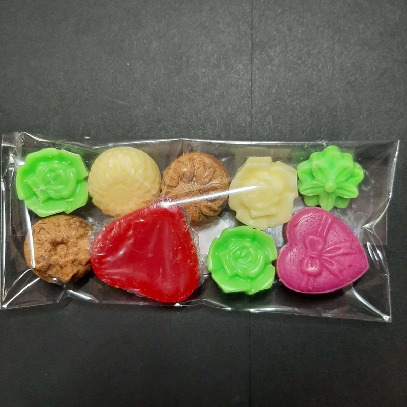 Casa si Gradina - Decoratiuni - Aromaterapie si lumanari - Lumanari si candele - Set Wax Melts figurine ceara soia parfumata, Mix – Chocolate, Sakura, Banana, Antitantari, Trandafir, handmade, 50g - Infinity.ro