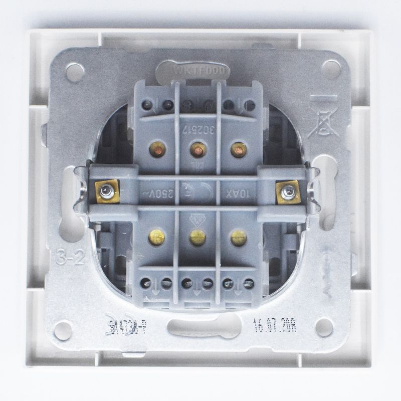 Casa si Gradina - Electrice - Distributie electrica si comanda - Intrerupatoare - Intrerupator triplu Karre Plus Panasonic, ST, alb - Infinity.ro