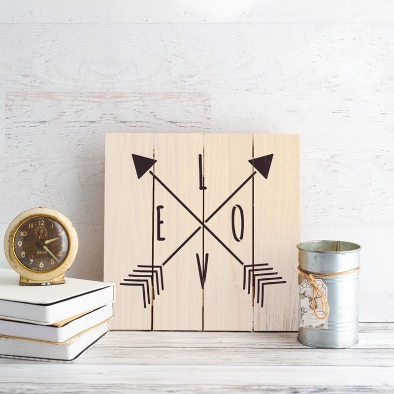 Casa si Gradina - Decoratiuni - DIY - Sabloane decorative pereti - Sablon Perete vopsire, tencuiala 0.7mm Sageata cu Inima model MXSP7485, 200 x 200 mm - Infinity.ro