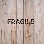 Casa si Gradina - Decoratiuni - DIY - Sabloane decorative pereti - Sablon Perete vopsire, tencuiala 0.7mm Fragile Word Broken Refolosibil, model MXSP7251, 800 x 800 mm, 0.70mm - Infinity.ro