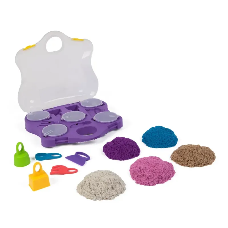 Jucarii, Copii si Bebe - Jucarii si jocuri - Jucarii & jocuri educative - Pasta, lut si nisip modelabil - Set de joaca cu nisip si accesorii, Kinetic Sand, Sensory Case - Infinity.ro