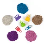 Jucarii, Copii si Bebe - Jucarii si jocuri - Jucarii & jocuri educative - Pasta, lut si nisip modelabil - Set de joaca cu nisip si accesorii, Kinetic Sand, Sensory Case - Infinity.ro