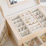 Fashion, accesorii si bijuterii - Femei - Bijuterii femei - Cutii bijuterii - Cutie de Bijuterii Mercaton din Piele Ecologica, tip Valiza cu 3 Compartimente, Roz - Infinity.ro