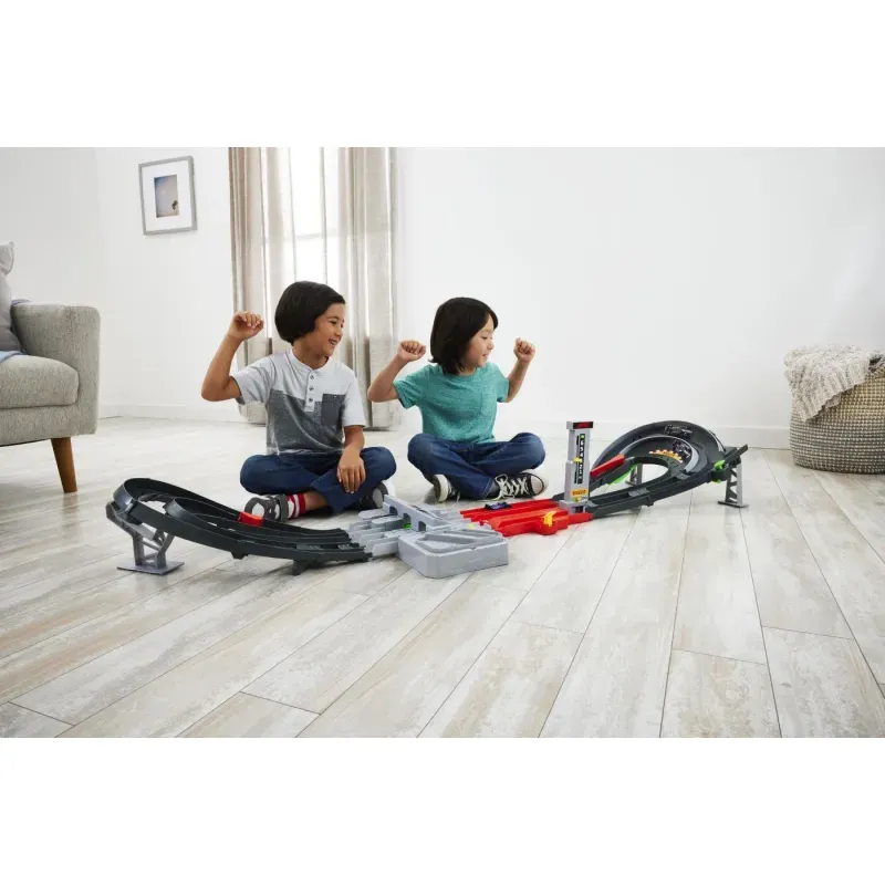 Jucarii, Copii si Bebe - Jucarii si jocuri - Vehicule si jucarii cu telecomanda - Masinute - Hot Wheels Racing Cuircuit De Curse Grand Prix Formula 1 Cu 3 Masinute Incluse - Infinity.ro