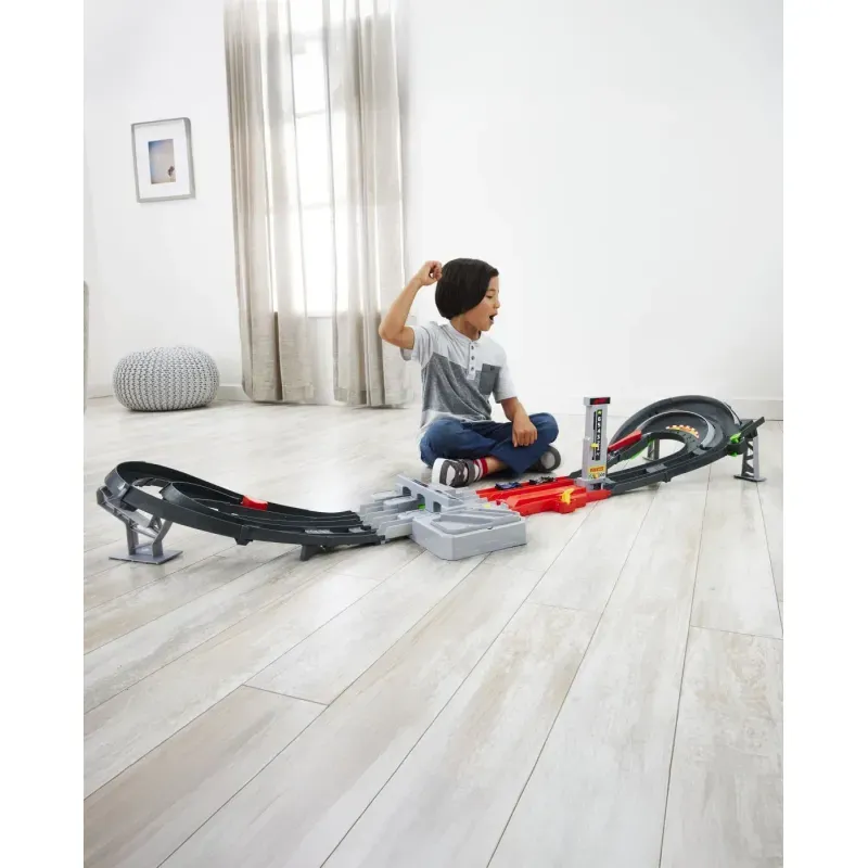 Jucarii, Copii si Bebe - Jucarii si jocuri - Vehicule si jucarii cu telecomanda - Masinute - Hot Wheels Racing Cuircuit De Curse Grand Prix Formula 1 Cu 3 Masinute Incluse - Infinity.ro