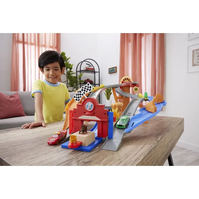 Jucarii, Copii si Bebe - Jucarii si jocuri - Vehicule si jucarii cu telecomanda - Masinute - Cars Race And Rescue Set De Joaca Curcuit De Salvare Si 3 Masinute Metalice - Infinity.ro