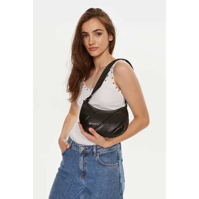 Fashion, accesorii si bijuterii - Femei - Accesorii femei - Genti si rucsacuri femei - Geanta dama Calvin Klein Jeans Quilted Crescent Cb Bag24 K60K612370 Negru 24 x 17 x 6.5 cm - Infinity.ro