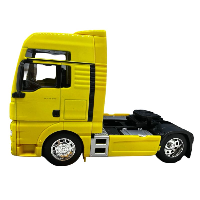 Jucarii, Copii si Bebe - Jucarii si jocuri - Vehicule si jucarii cu telecomanda - Masinute - Macheta cap tractor Man tgx xxl 4x2 galben scara 1/32 Welly - Infinity.ro