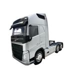 Jucarii, Copii si Bebe - Jucarii si jocuri - Vehicule si jucarii cu telecomanda - Masinute - Macheta Cap tractor Volvo 1:32 V6 6x4 argintiu !!!Atentie oglinda stanga rupta!!! - Infinity.ro