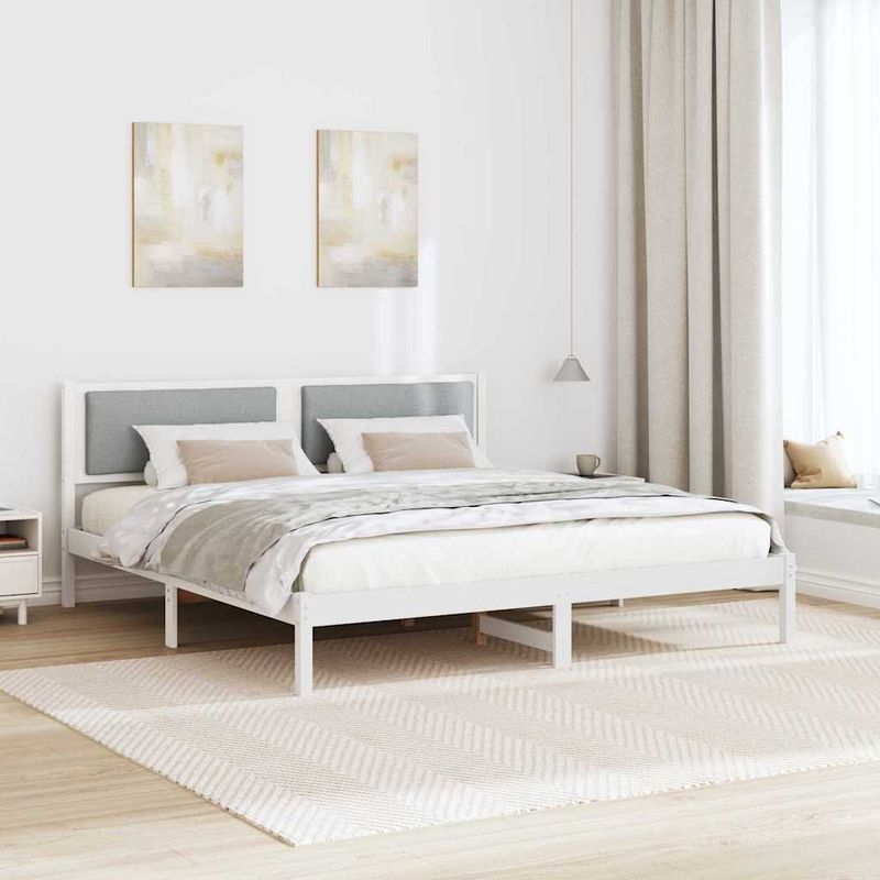 Casa si Gradina - Mobilier - Paturi si accesorii - Paturi - Cadru de pat Gri deschis 200 x 200 cm Lemn de pin masiv - Infinity.ro