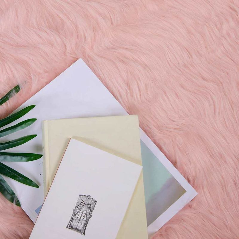 Casa si Gradina - Textile si covoare - Covoare - Covoare casa - Covor Faux din Lana de oaie Roz 120 x 120 cm Poliester - Infinity.ro