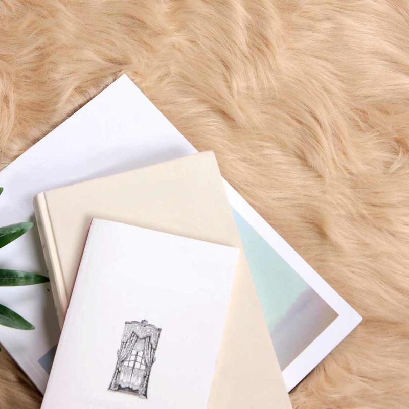 Casa si Gradina - Textile si covoare - Covoare - Covoare casa - Covor Faux din Lana de oaie Bej 60 x 110 cm Poliester - Infinity.ro