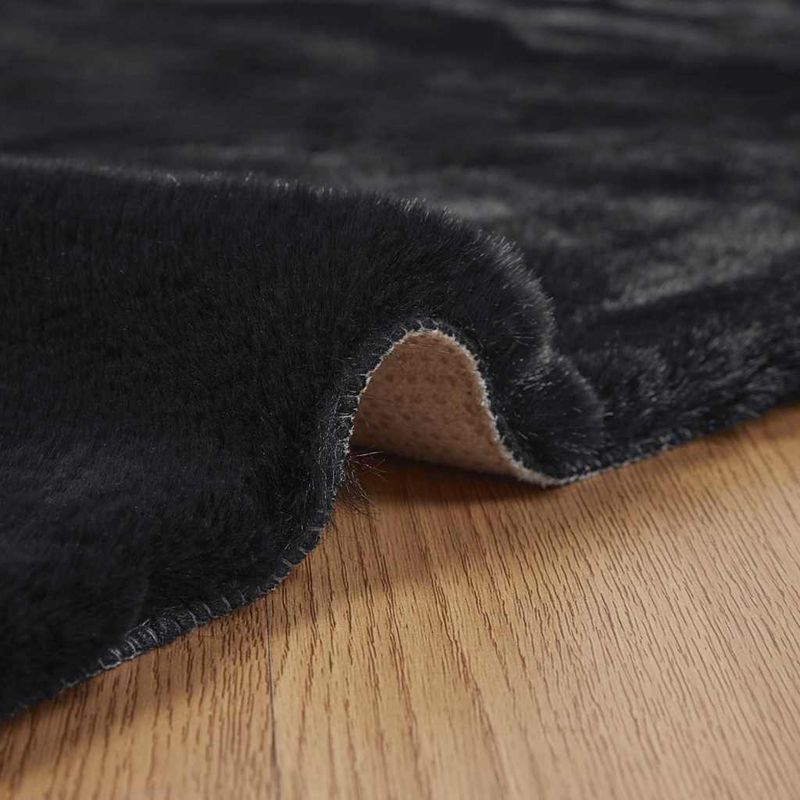 Casa si Gradina - Textile si covoare - Covoare - Covoare casa - Covor din Blana Faux de Iepure Negru 80 x 200 cm Poliester - Infinity.ro
