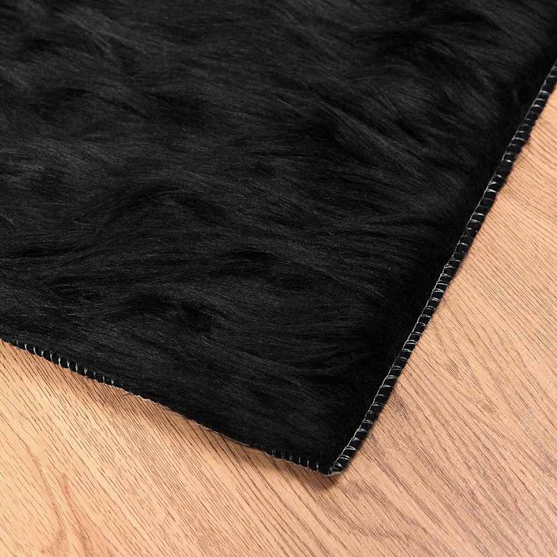 Casa si Gradina - Textile si covoare - Covoare - Covoare casa - Covor Faux din Lana de oaie Negru 120 x 120 cm Poliester - Infinity.ro
