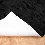 Casa si Gradina - Textile si covoare - Covoare - Covoare casa - Covor Faux din Lana de oaie Negru 120 x 120 cm Poliester - Infinity.ro