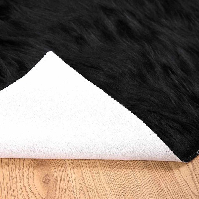 Casa si Gradina - Textile si covoare - Covoare - Covoare casa - Covor Faux din Lana de oaie Negru 120 x 120 cm Poliester - Infinity.ro